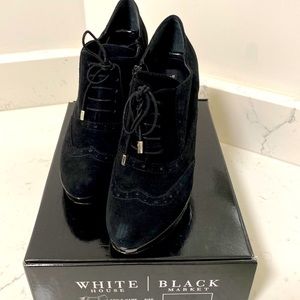 White House Black market women’s size 8 1/2 Ramsey style black suede Shootie.